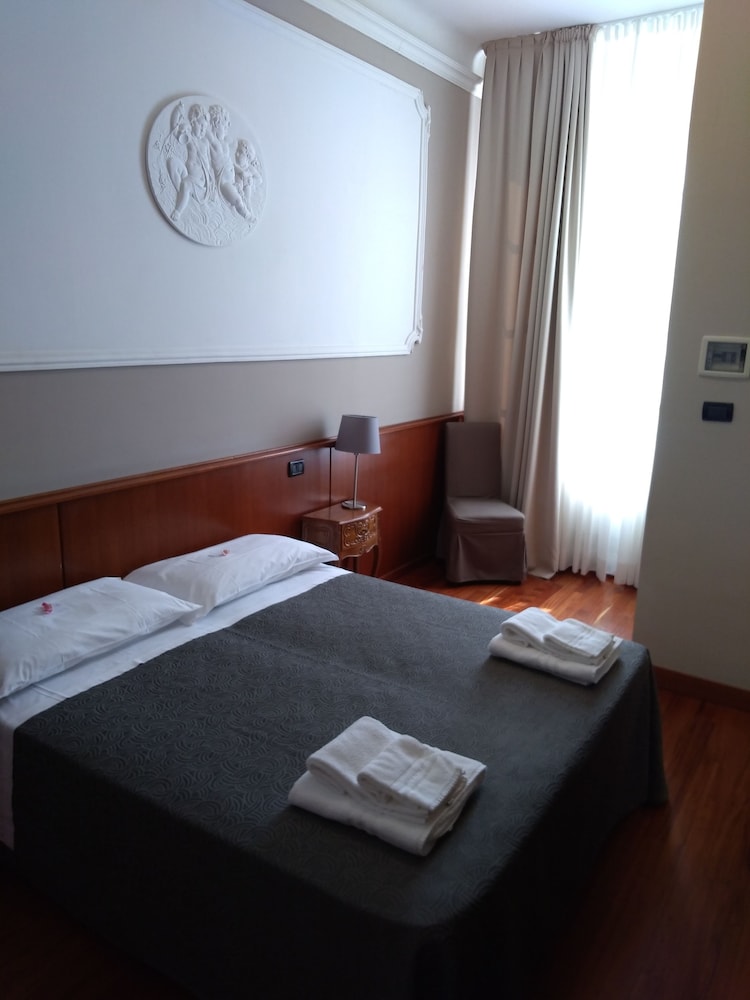 Hotel Twenty Nine 12/29