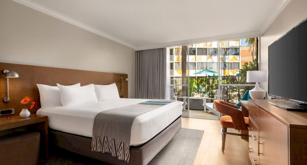 Trendy, King Bed