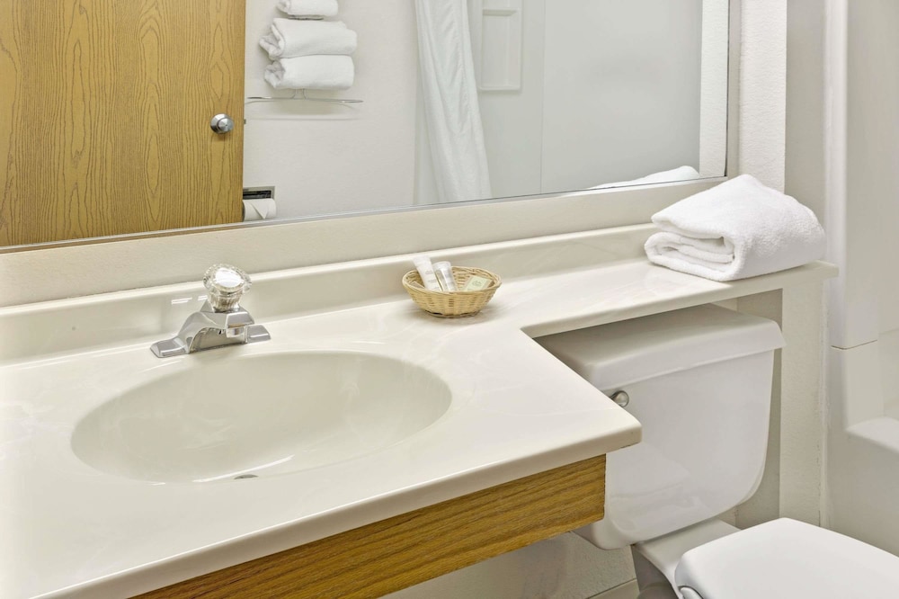 Super 8 by Wyndham Canonsburg/Pittsburgh Area 10/40