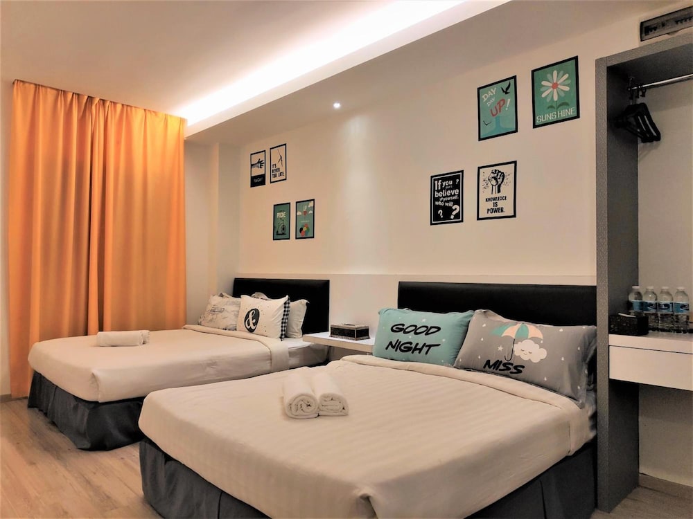 Hotel Zamburger Plaza Mahkota 38/67