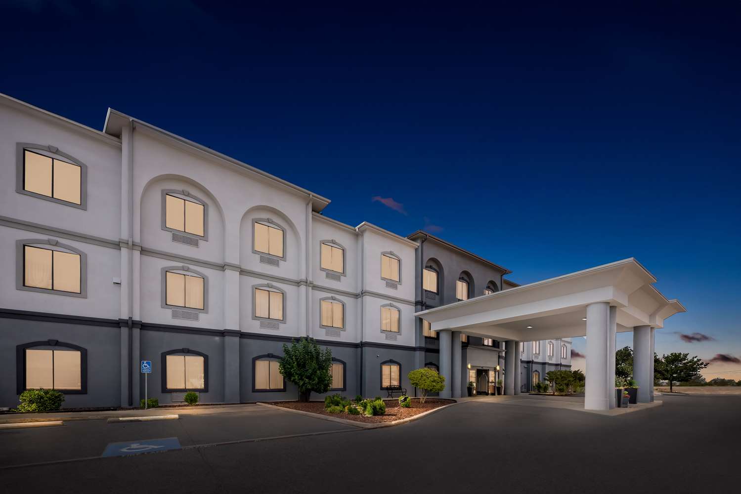 Best Western Palace Inn and Suites 1/12