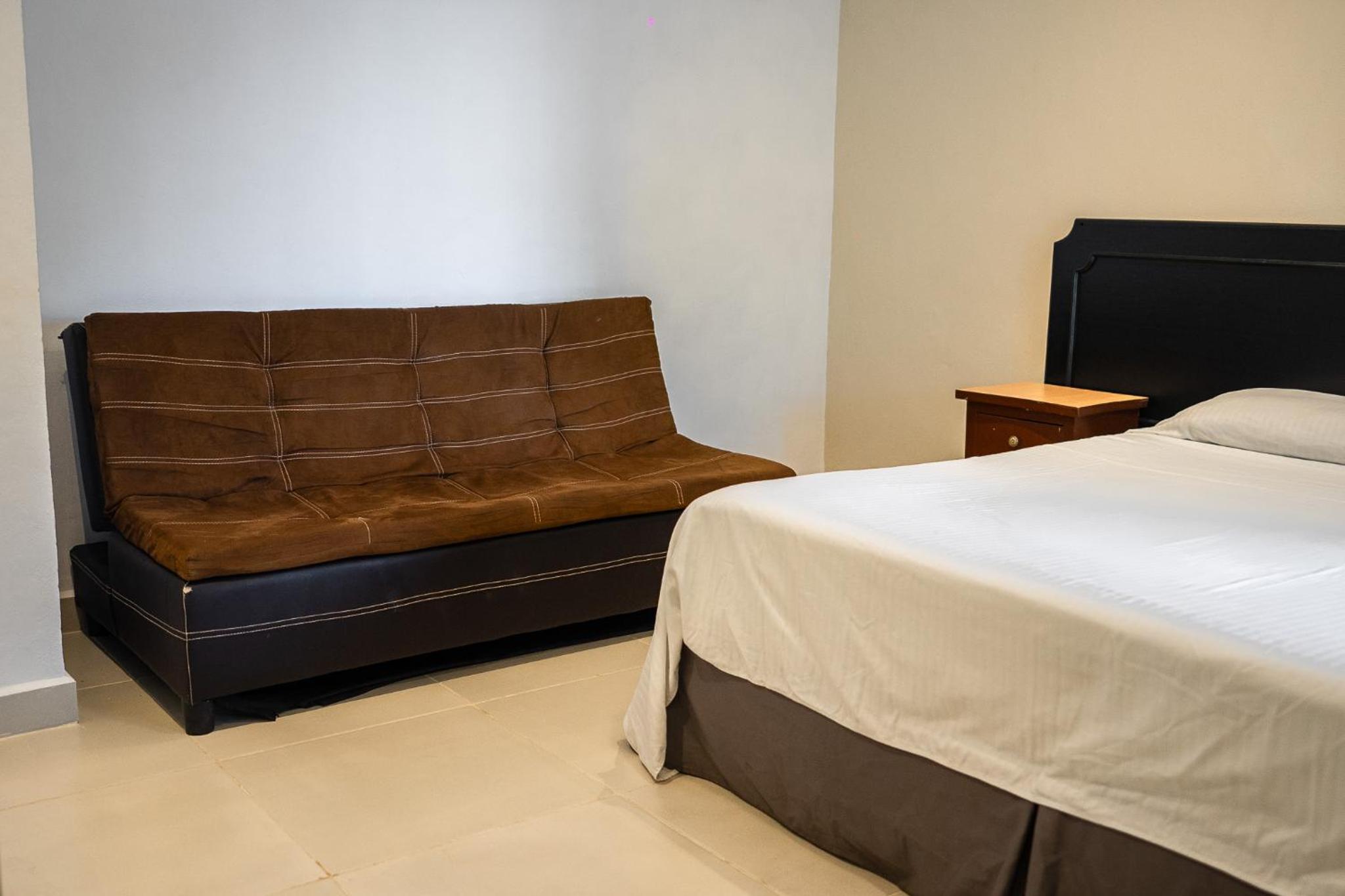 غرفة بسرير كينج بشرفة، SUITE HOTEL MARIA DE LA LUZ 4/10