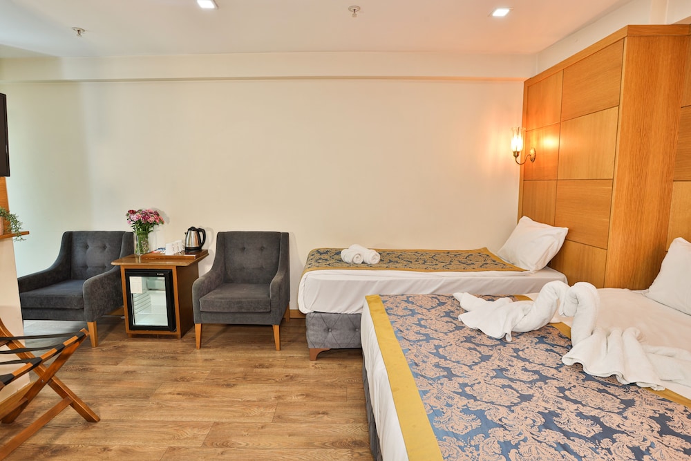 Room, Triple, 1 Double and 1 Single Bed, CUMBALI PLAZA HOTEL 2/5
