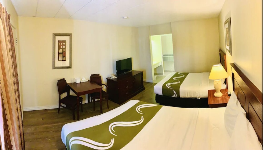 Niagaras Best Inn 20/24
