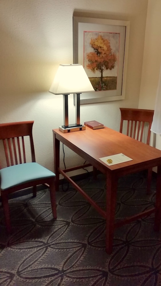 Wingate by Wyndham Elkins 25/63