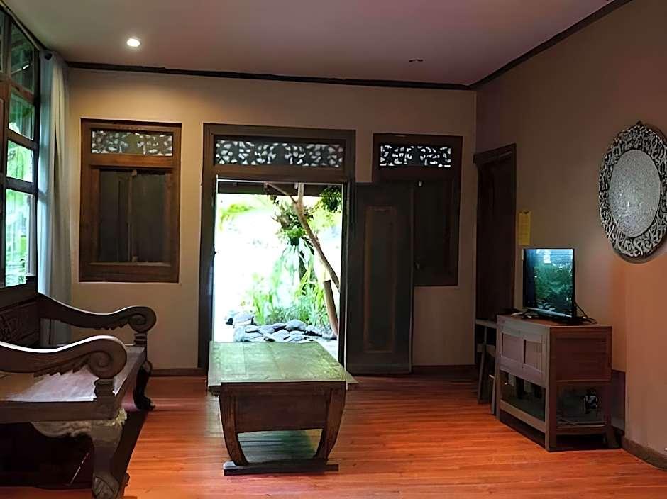 Imah Seniman Hotel 36/53