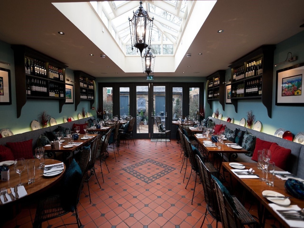 Gilbey's Bar & Restaurant 14/18