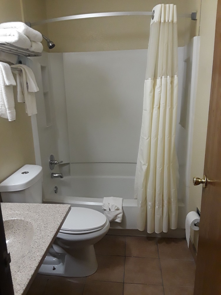 Faribault Hometown Inn & Suites 41/41