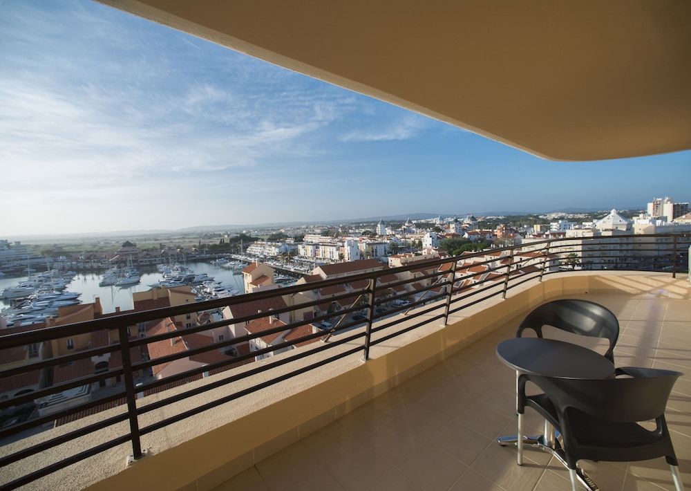 VILA GALE MARINA 48/50
