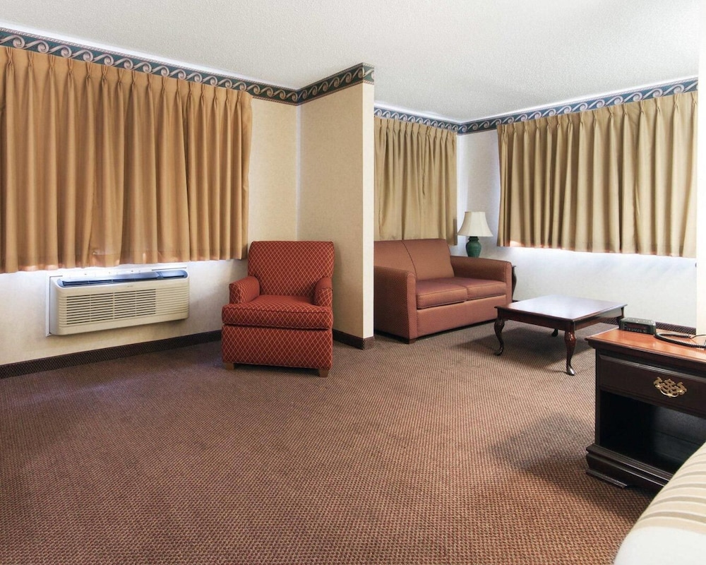 Econo Lodge Inn & Suites El Paso West 30/39