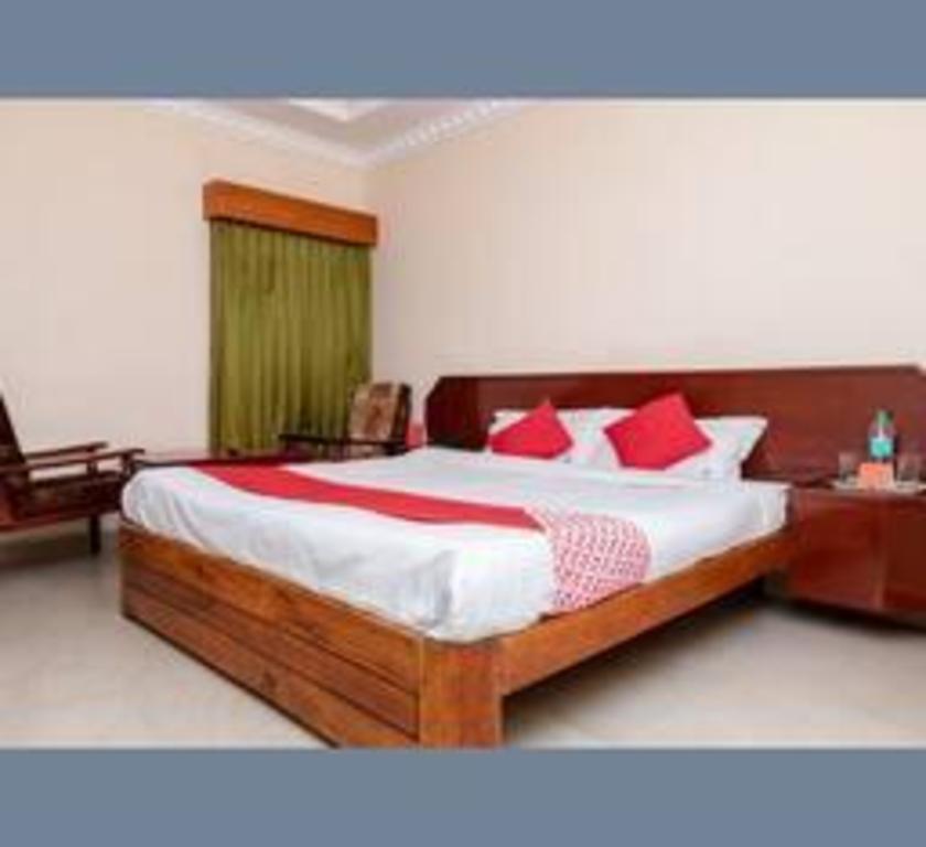 Hotel Gurupriya 11/17