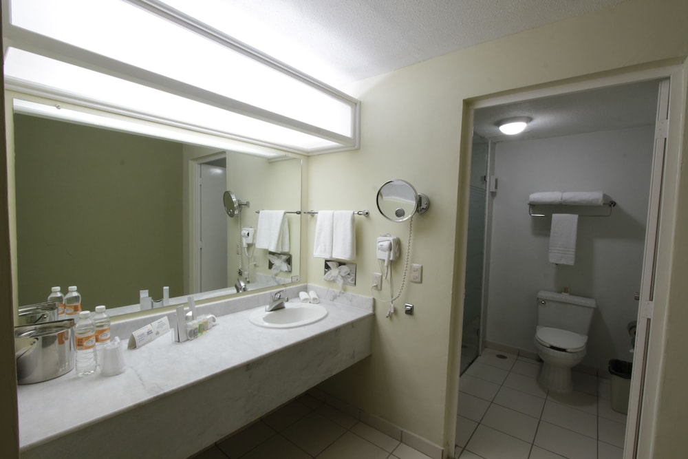 Quinta Dorada Hotel and Suites 15/34
