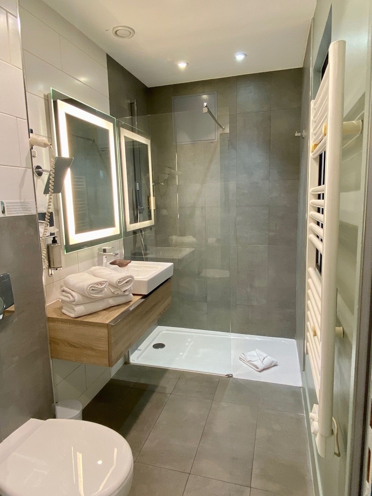 Grand Hotel Clichy 56/61
