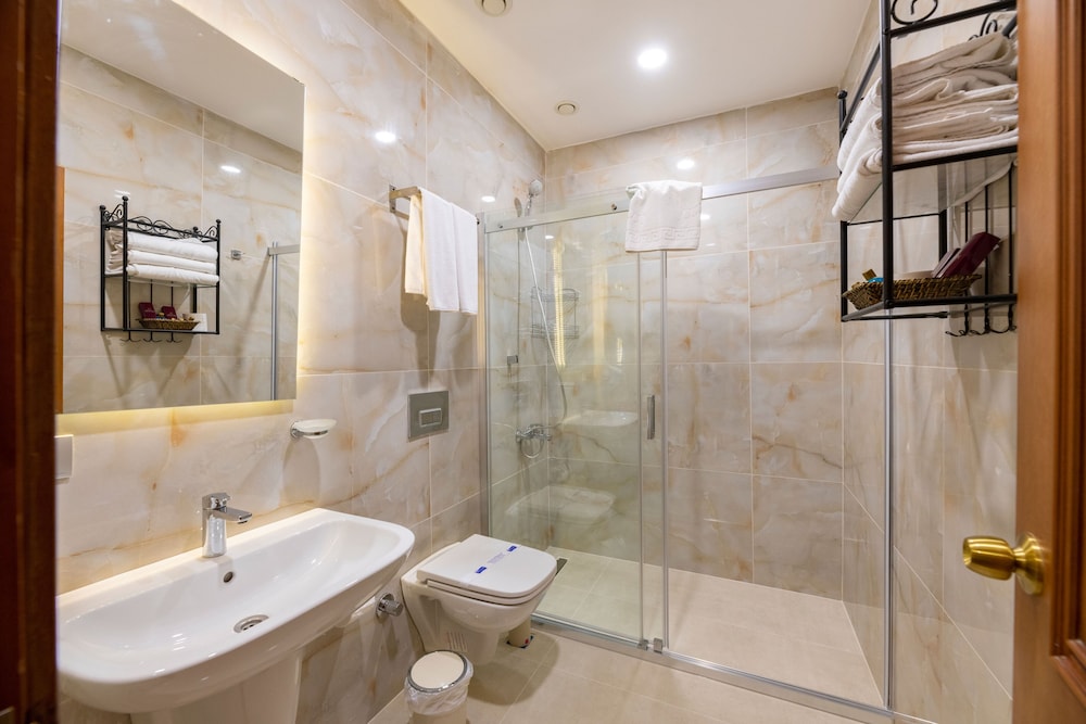 Royan Suites 46/50