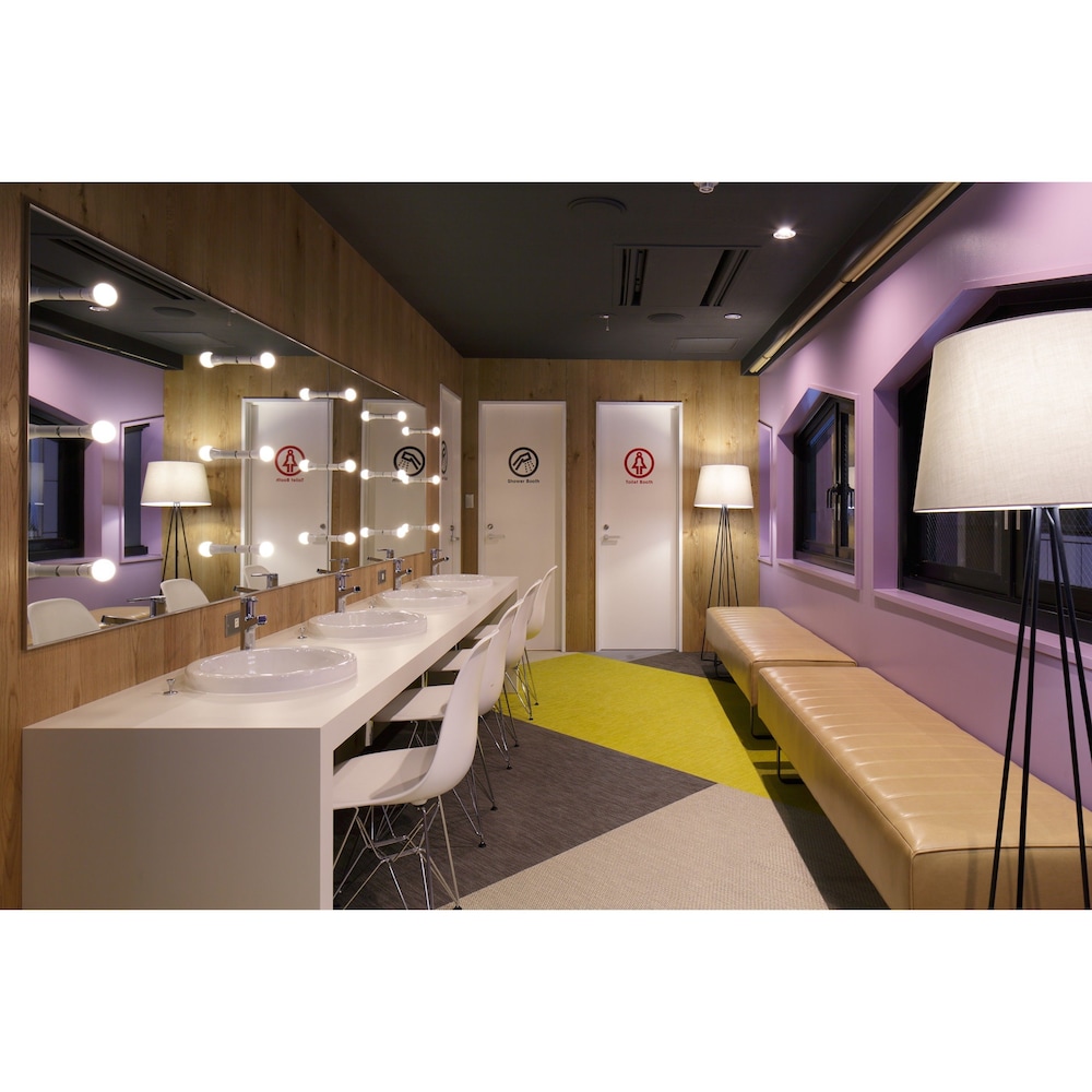 Booth Net Cafe & Capsule 28/30