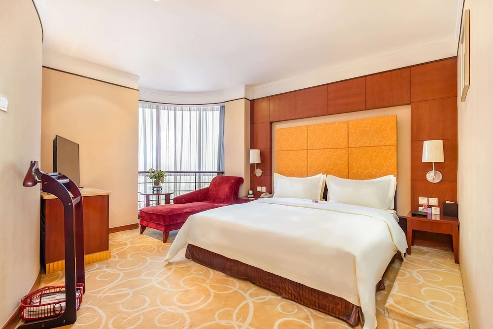 Days Hotel and Suites by Wyndham Jiaozuo 8/27