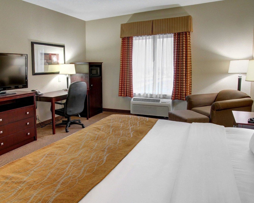 Comfort Inn And Suites Alvarado, TX 17/45