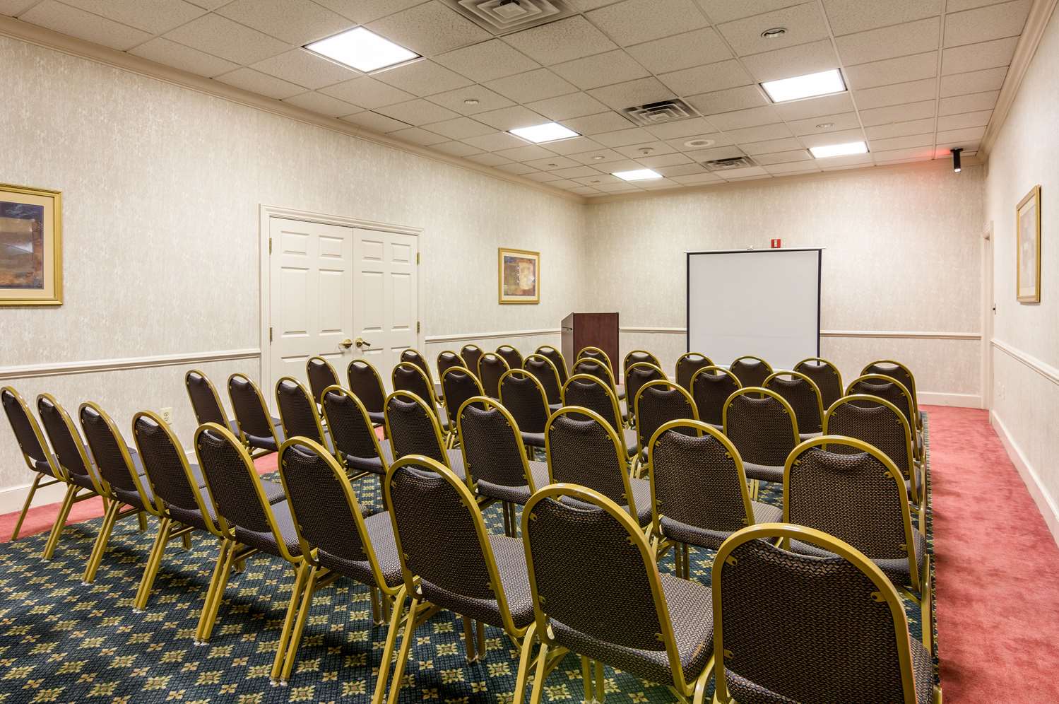 Quality Inn Near Joint Base Andrews-Washington Area 28/36
