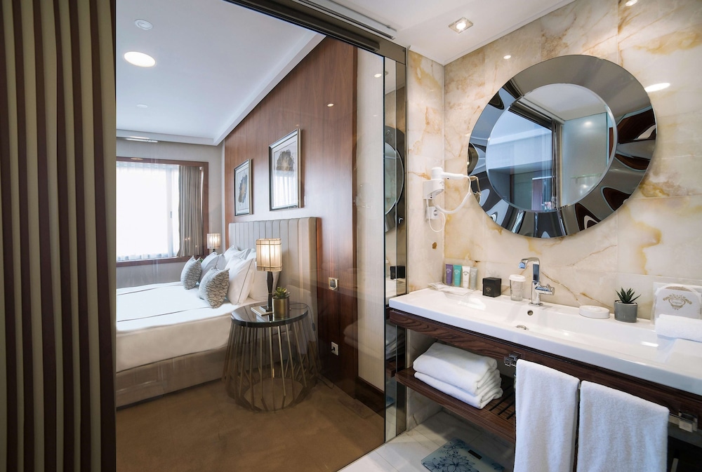 Sura Luxury Milion Hotel & Spa 74/76