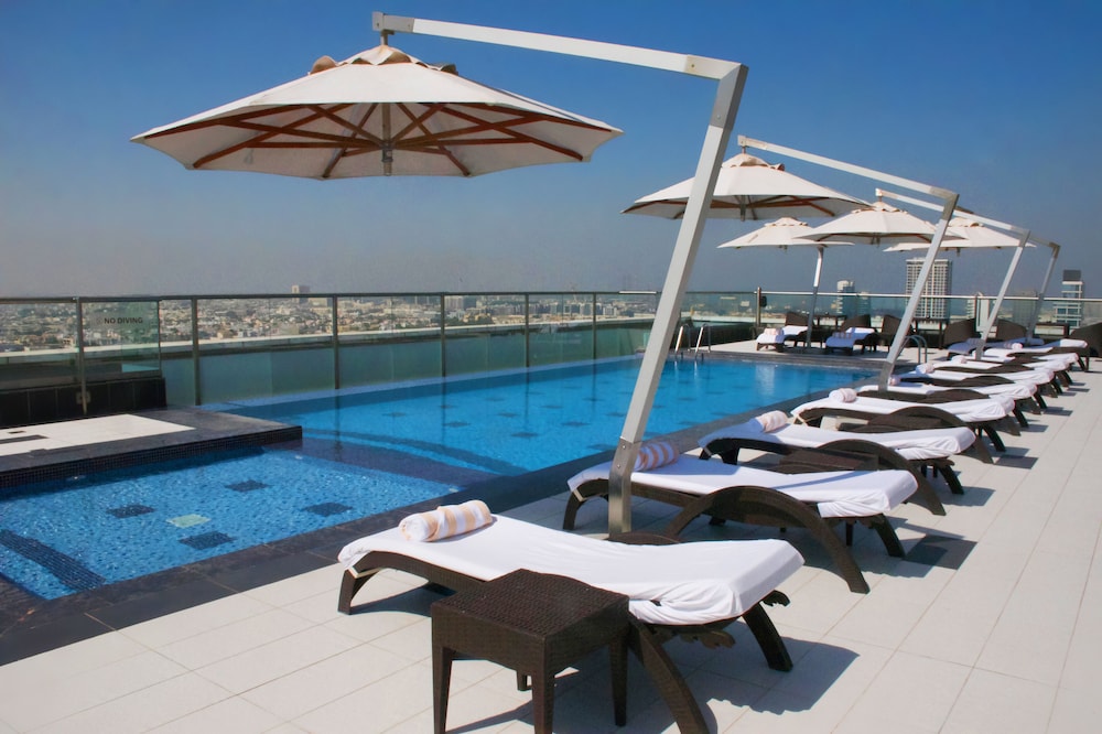 swimming pool spa