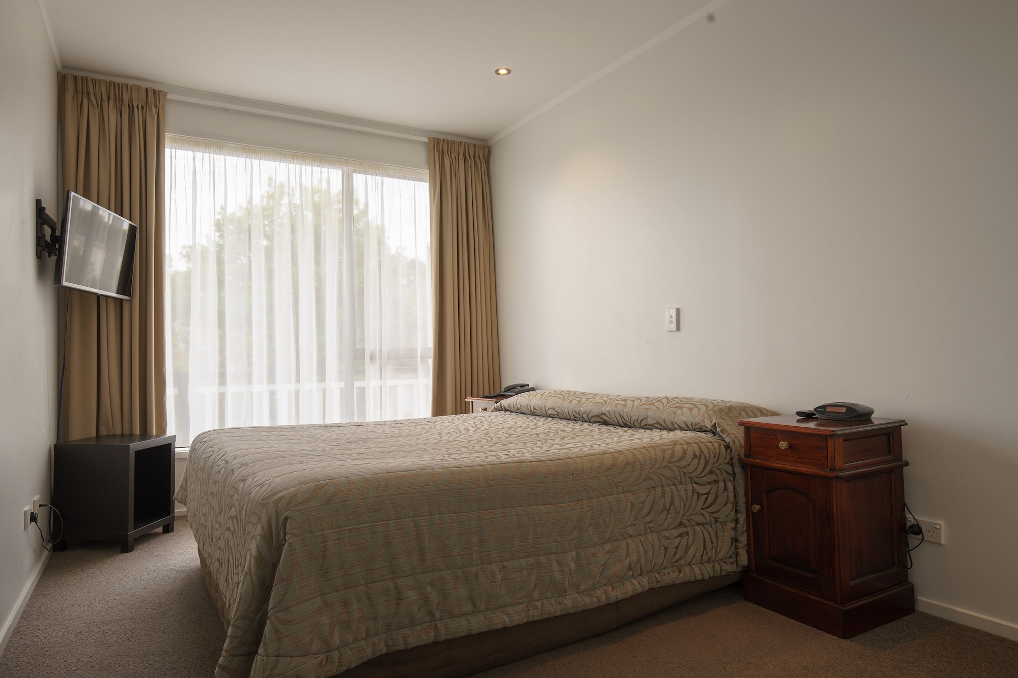 1 BEDROOM, APARTMENT, GARDEN VIEW
