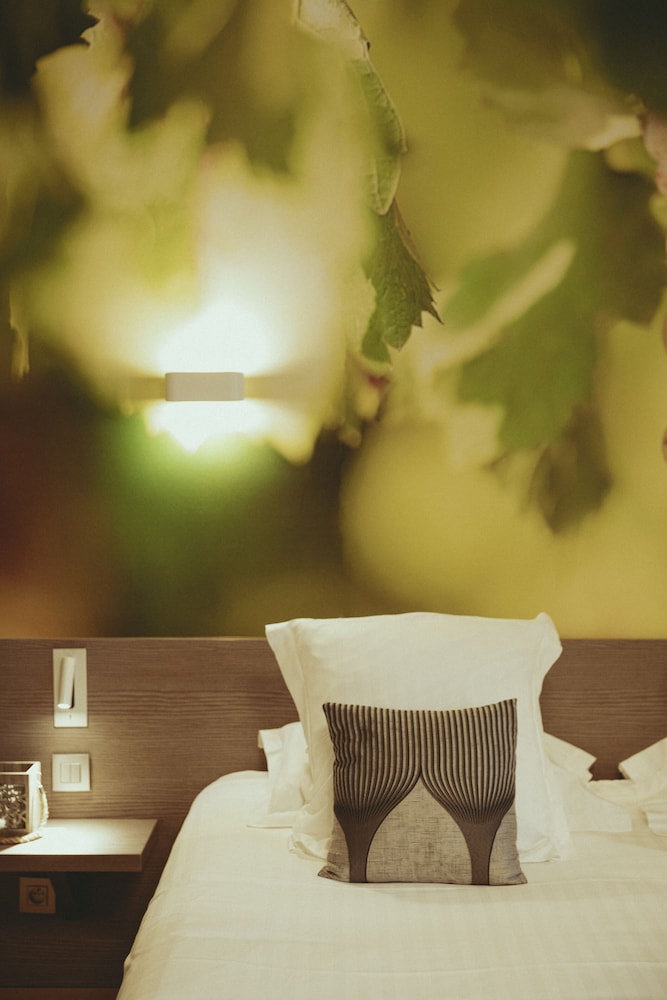 AUBERGE DE CLOCHEMERLE 28/54
