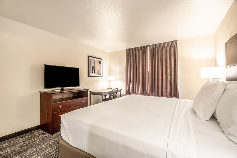 Cobblestone Hotel & Suites - Newport 12/61