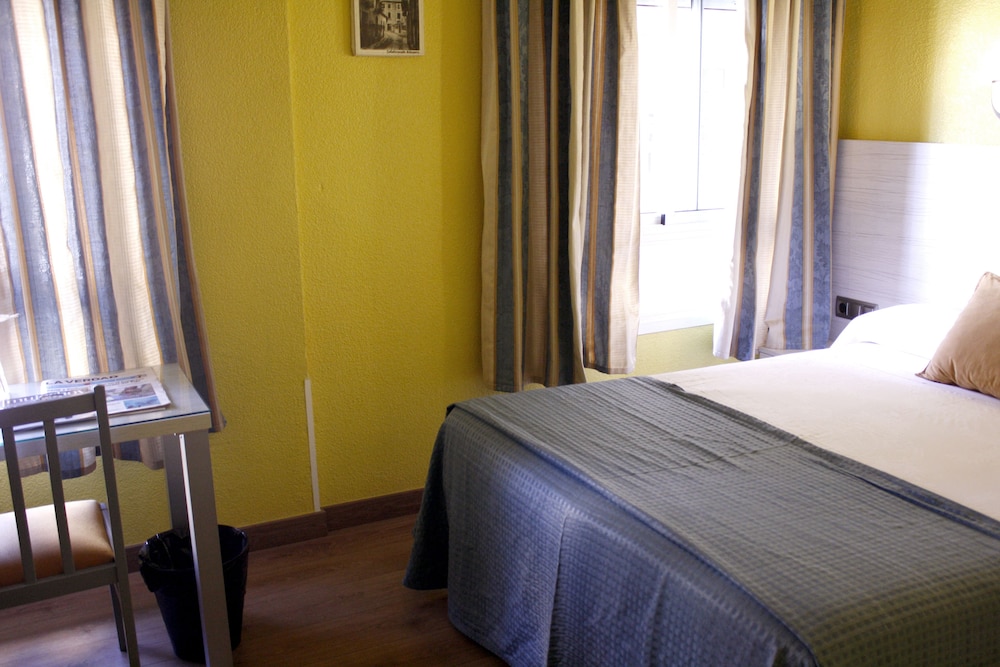 TRADITIONAL, QUEEN BED
