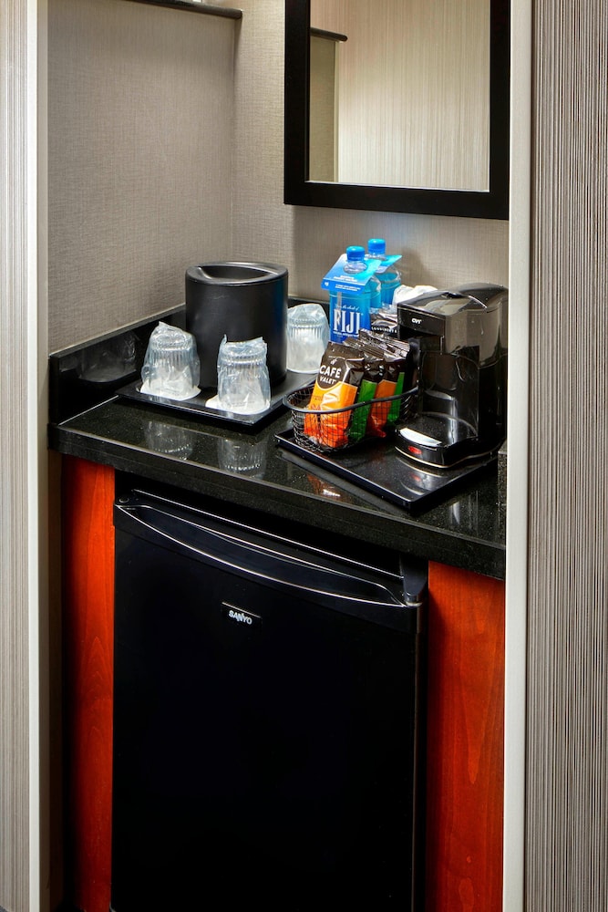 Courtyard By Marriott San Antonio Six Flags At The Rim 21/36