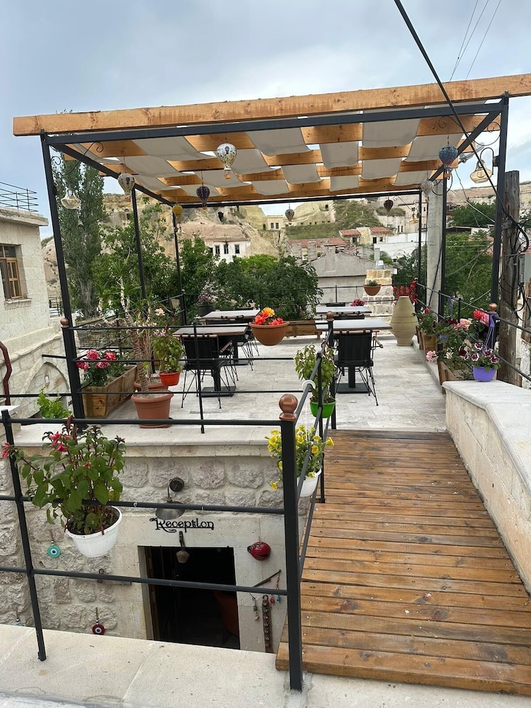 Bayar Cave Suite 7/60