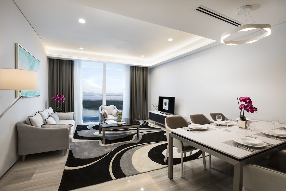 Pinetree Marina Resort 45/63