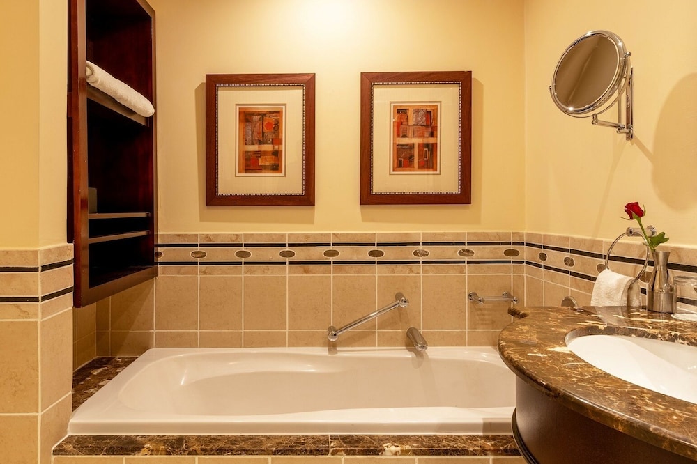 Kigali Serena 60/60