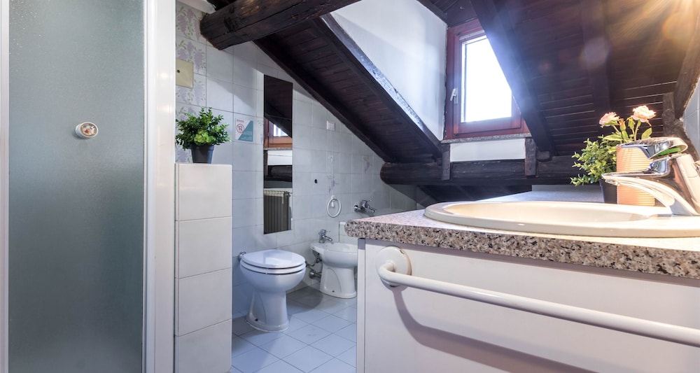 Altido Big Wooden Apartment for 6 near Milano Center 25/26