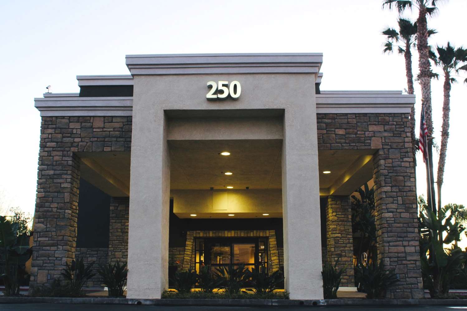 Best Western Plus Arrowhead Hotel in COLTON - CA