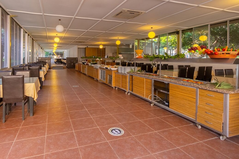 The One Club Hotel 7/50