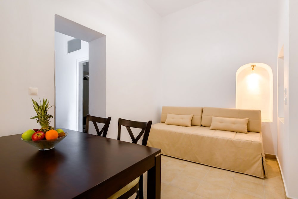 Iriana Apartments 34/50