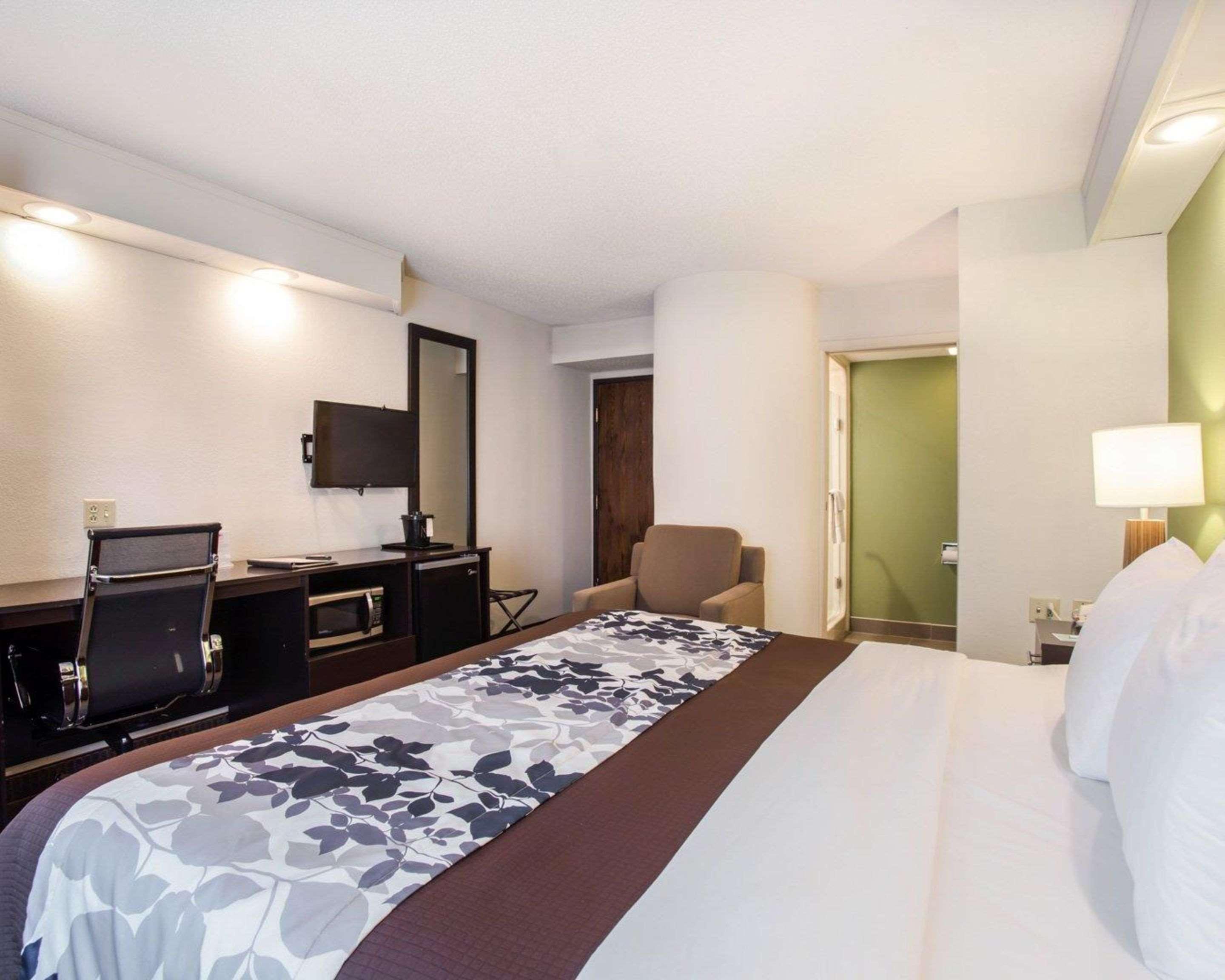 ROOM, KING BED