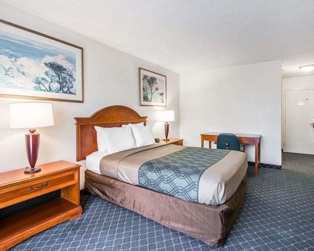 TRADITIONAL, QUEEN BED