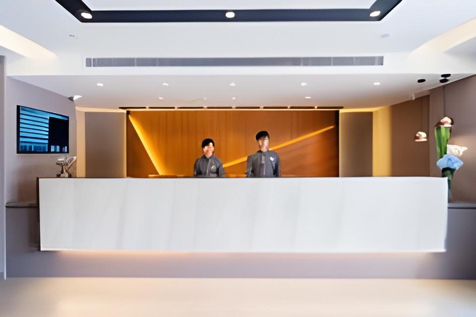 Home Inn Selected (Shanghai Hongqiao Gubei Yaohong Road Metro Station) 11/53