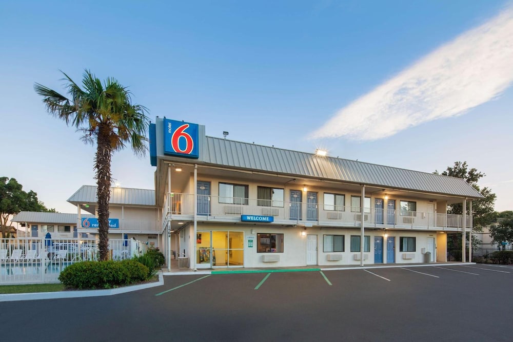 Motel6 Woodland, CA - Sacramento Airport in WOODLAND - CA