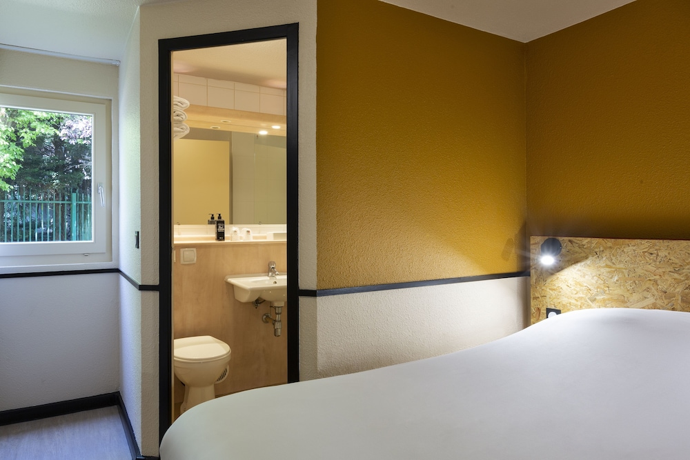 Greet Hotel Villeneuve La Garenne 49/50
