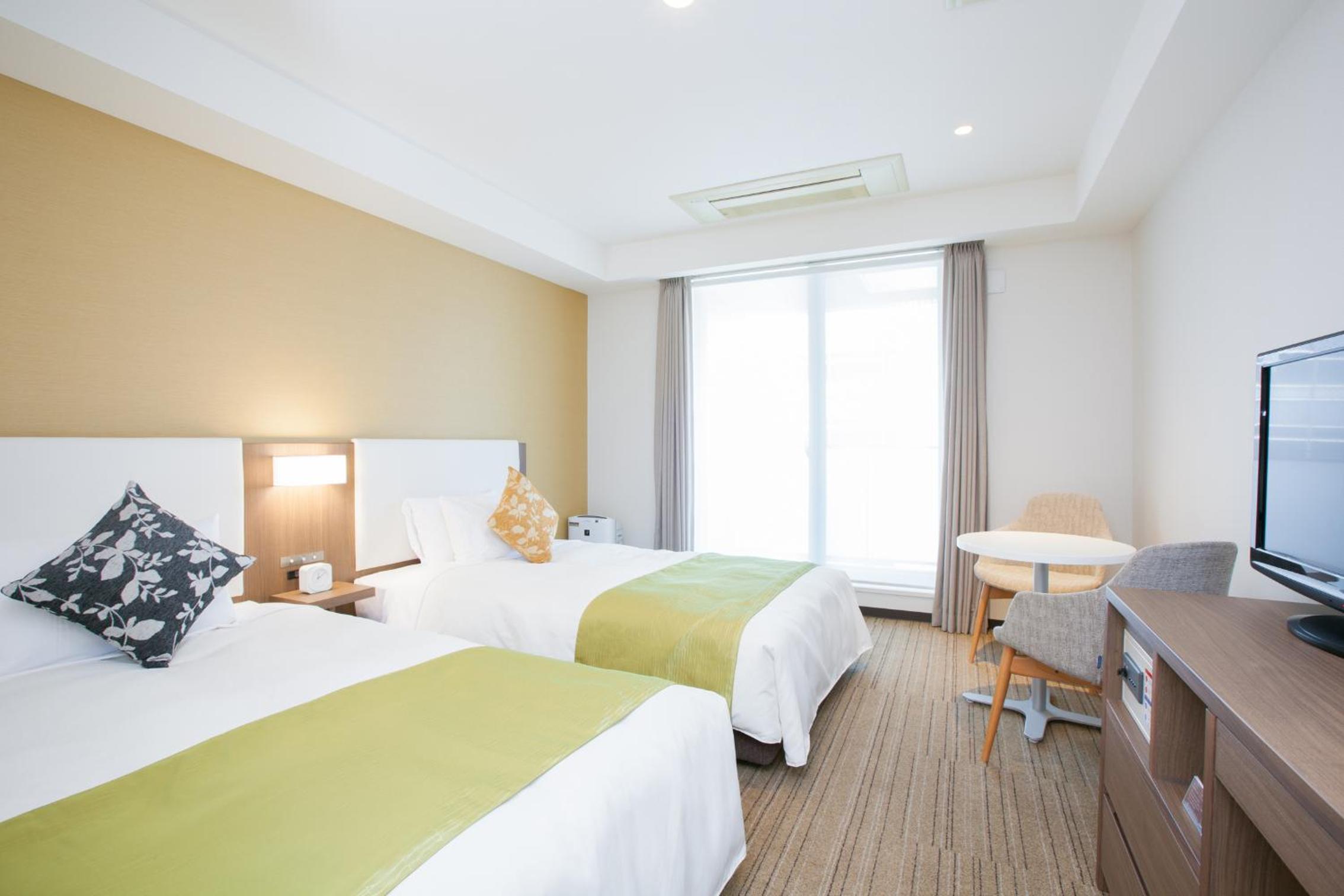 STANDARD, TWIN BEDS, LAUNDRY, KITCHENETTE