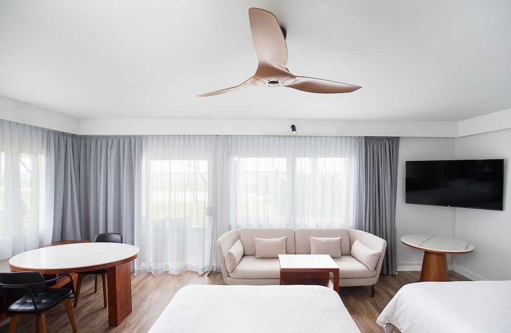 Sheraton Fiji Golf and Beach Resort 23/37