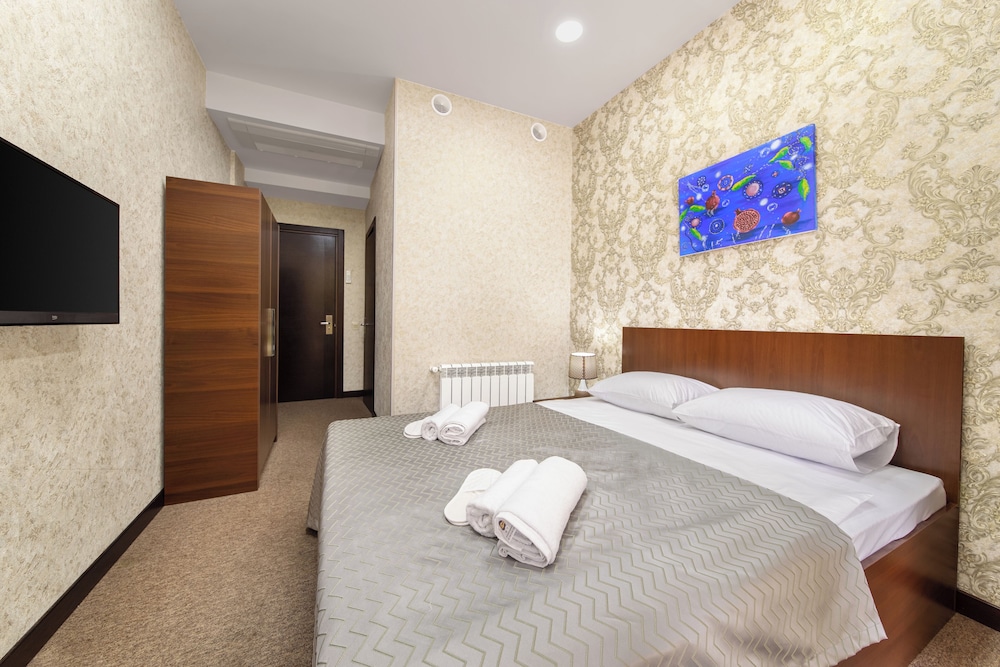 BASIC, DOUBLE BED, CITY VIEW
