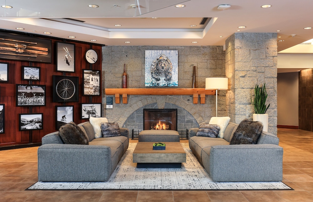 Crystal Lodge Hotel Whistler 52/66