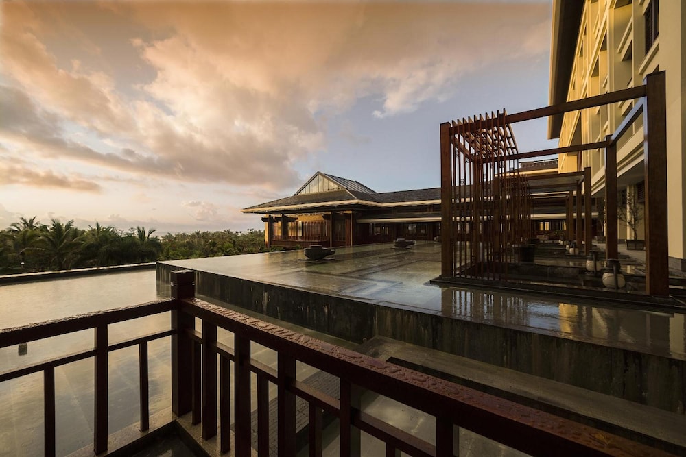 Haitang Bay Gloria Sanya Hotspring Resort 29/34