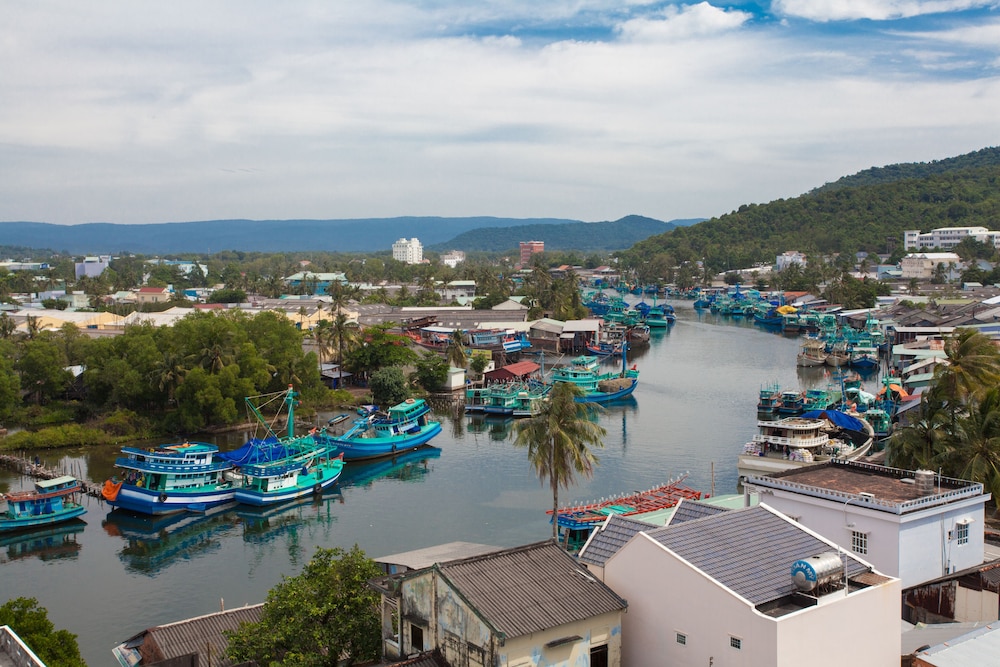Blue Sky Phu Quoc Hotel 53/59