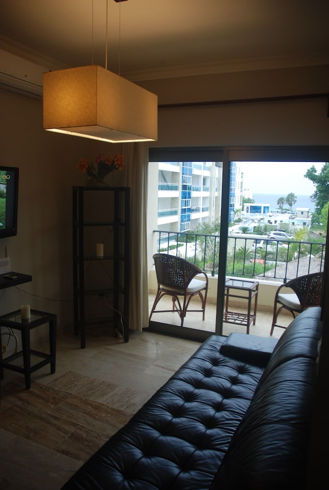 E And J Beach Condos 20/35