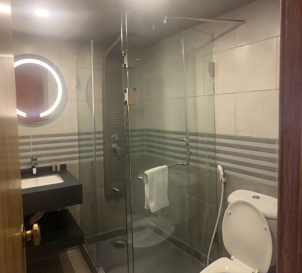 Standard Twin Studio: 7/10