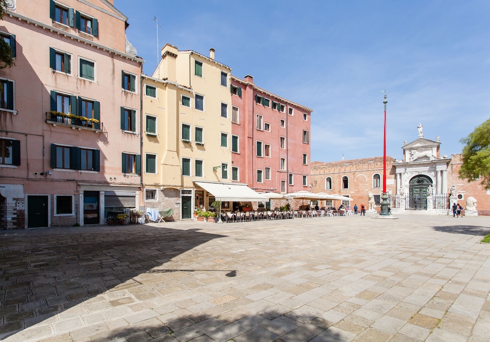 Venice Prince Apartments 37/50